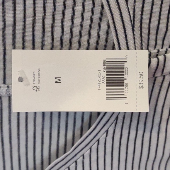 NWT‎ Banana Republic women's medium long sleeve navy white stripe 5 button top - Picture 4 of 5